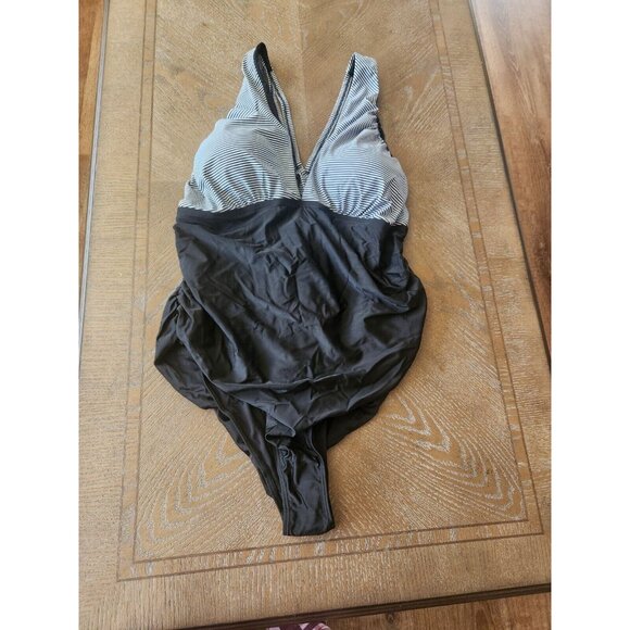 You Di An Black and White One Piece V-neck Wide Strap Swimsuit 4XL - Picture 6 of 9